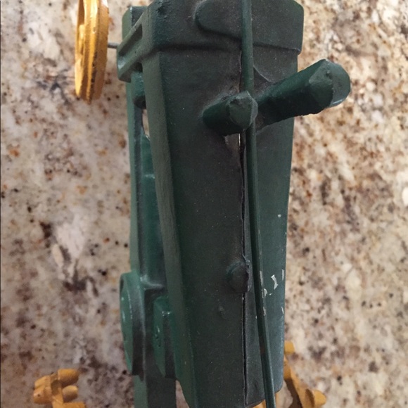 Cast iron John Deere toy tractor - Picture 6 of 7